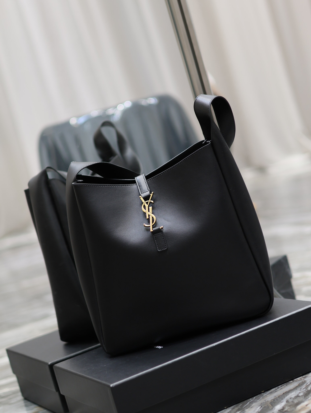 Saint Laurent Large Le 5 A 7 Supple 31 cm