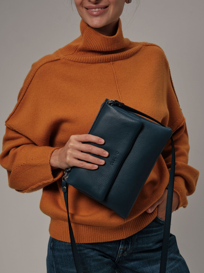 Сумка кожаная на плечо кросс-боди синяя