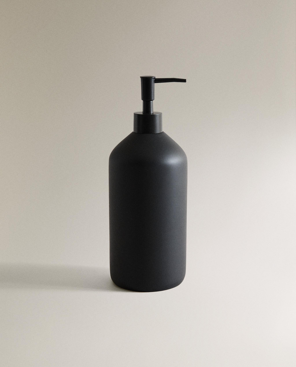 Zara Home дозатор для жидкого мыла, пластик, чёрный · 1534/466