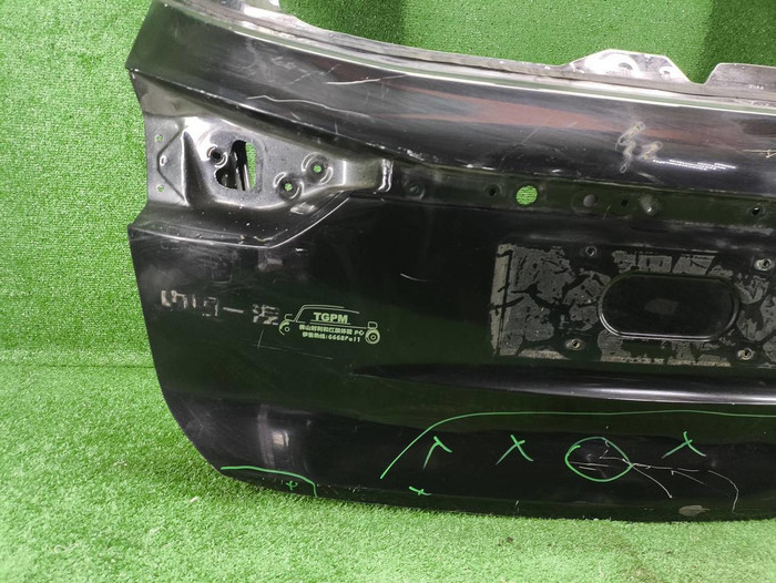 Крышка багажника Hongqi HS5 (2019-н.в.)