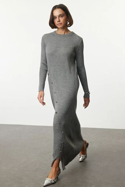 Серое трикотажное платье на пуговицах TCTAW25EB00093