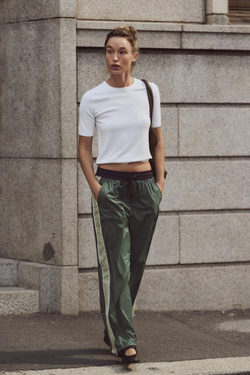 ZARA БАЗОВЫЙ ОДНОТОННЫЙ ТРИКОТАЖНЫЙ ТОП С КОРОТКИМИ РУКАВАМИ, БЕЛЫЙ