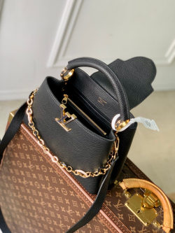 Louis Vuitton Capucines BB