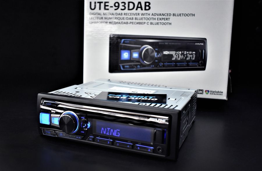 Наверное не все знают, что кроме всеми известного Alpine UTE-92BT существует и Alpine UTE-93DAB