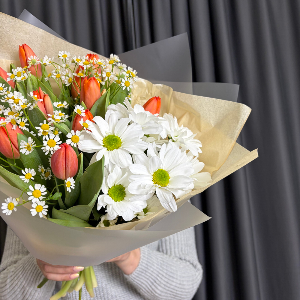 Тюльпаны и ромашки