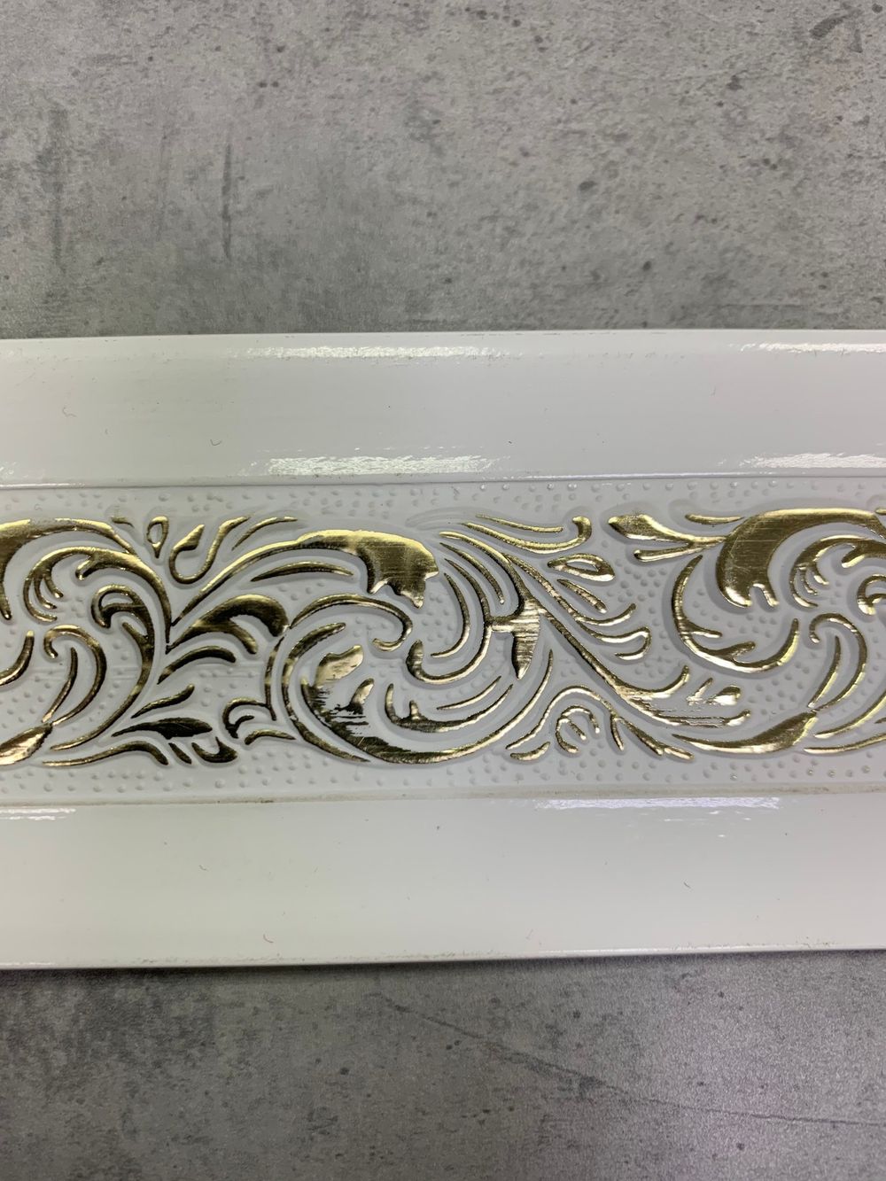 Белый "Милана" (5см) декоративная планка (бленда)