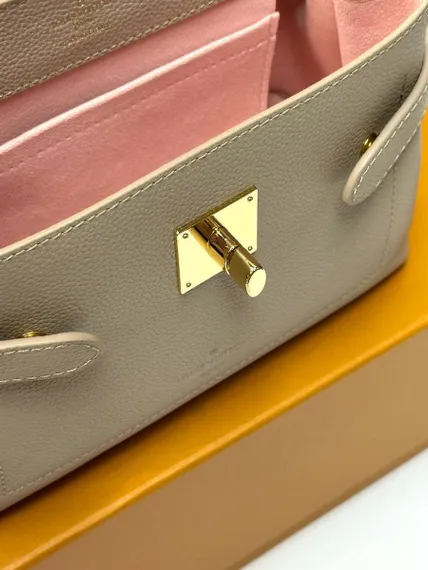 Сумка Louis Vuitton Lockme Ever Mini серо-бежевый