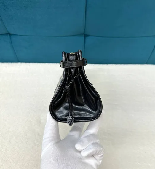 Кожаная большая сумка Prada Bonnie