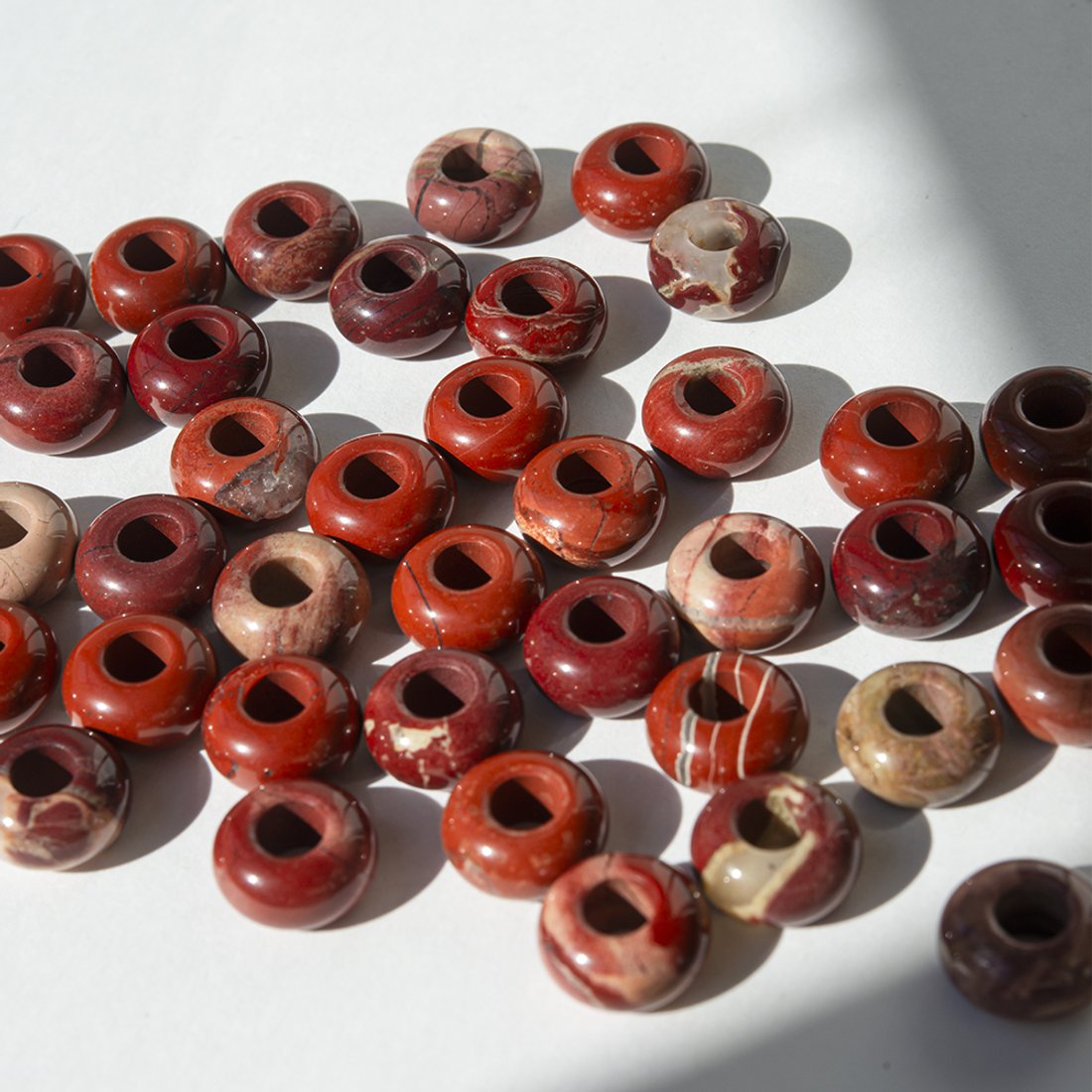 Каменный бублик из красной яшмы, 14мм