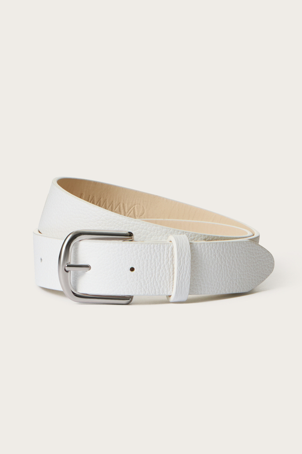 Ремень из кожи с металлической пряжкой