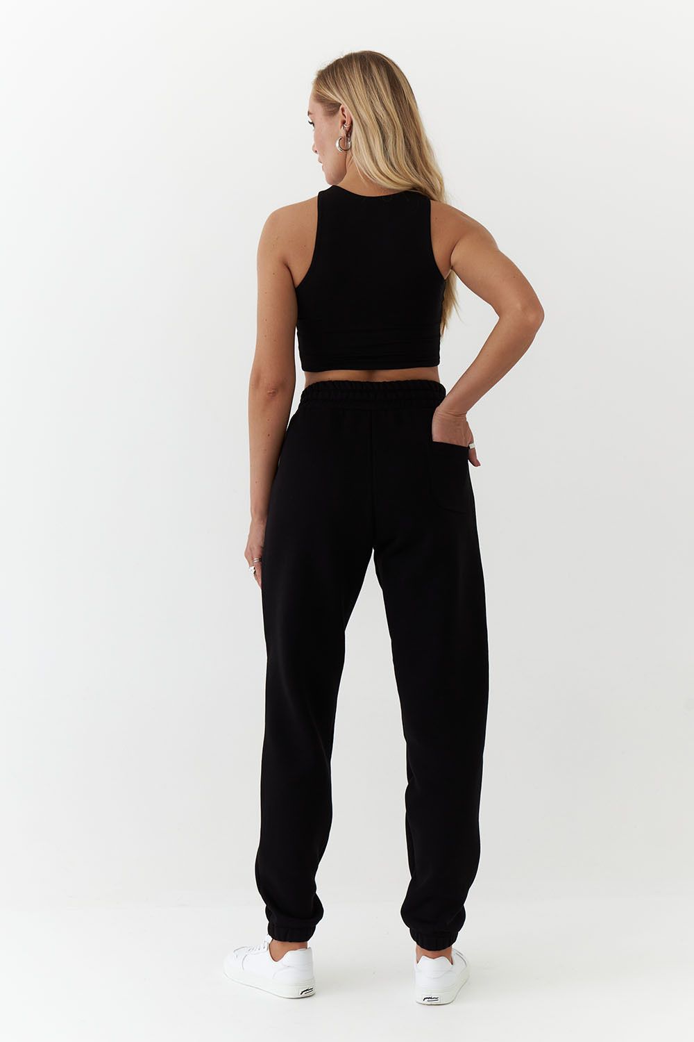 Свободные джоггеры без начеса из премиум футера черного цвета