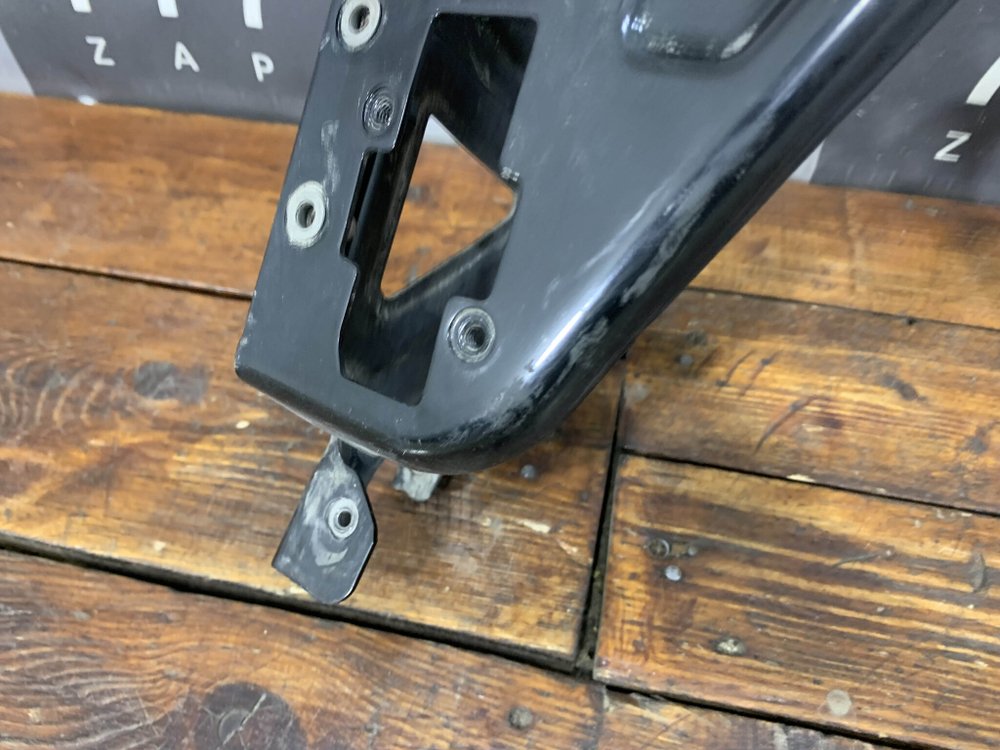 Кронштейн фары левый Mercedes E-Class (C207)  Б/У Оригинал A2076200372