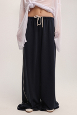 Брюки из трикотажа с кантами