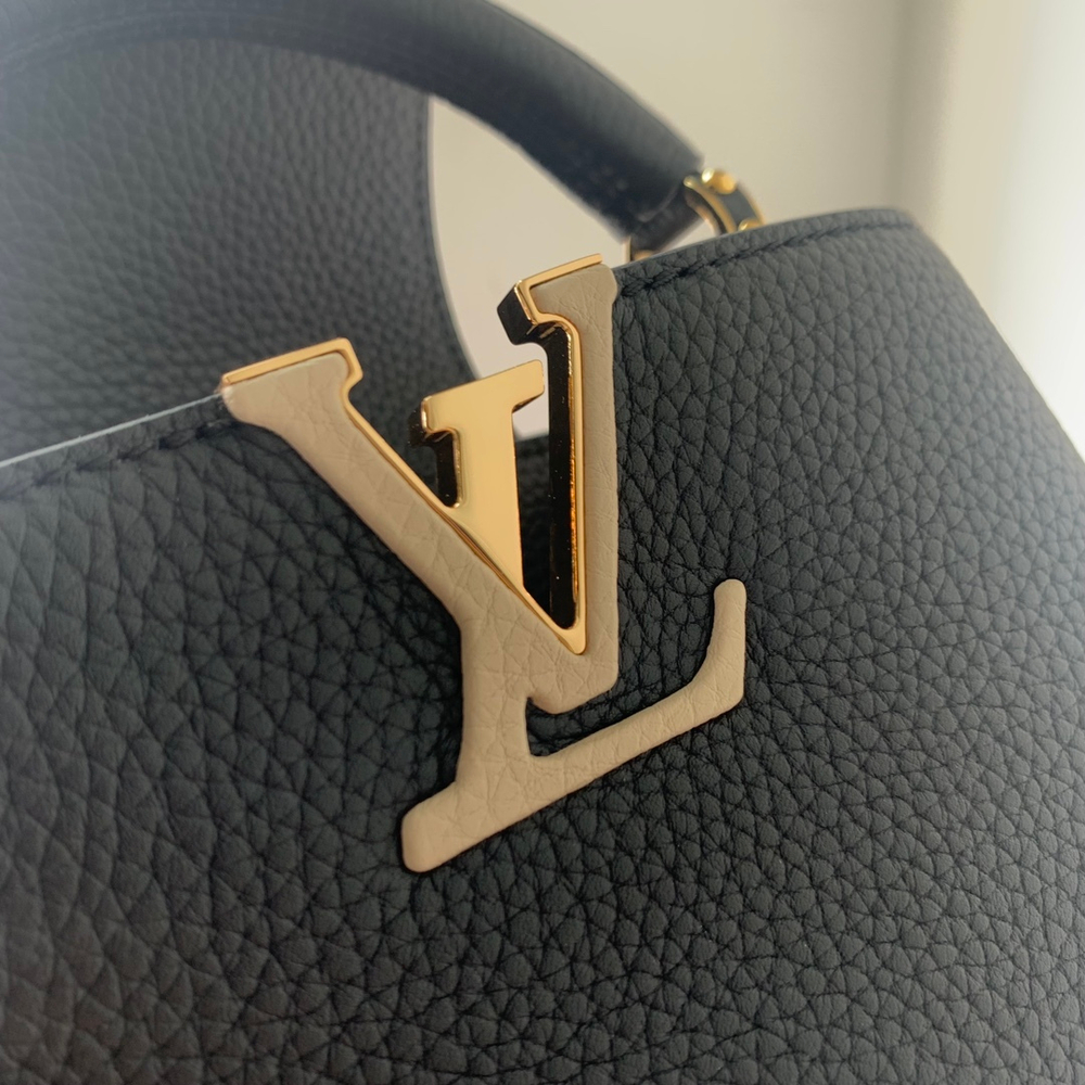 Louis Vuitton Capucines Mini