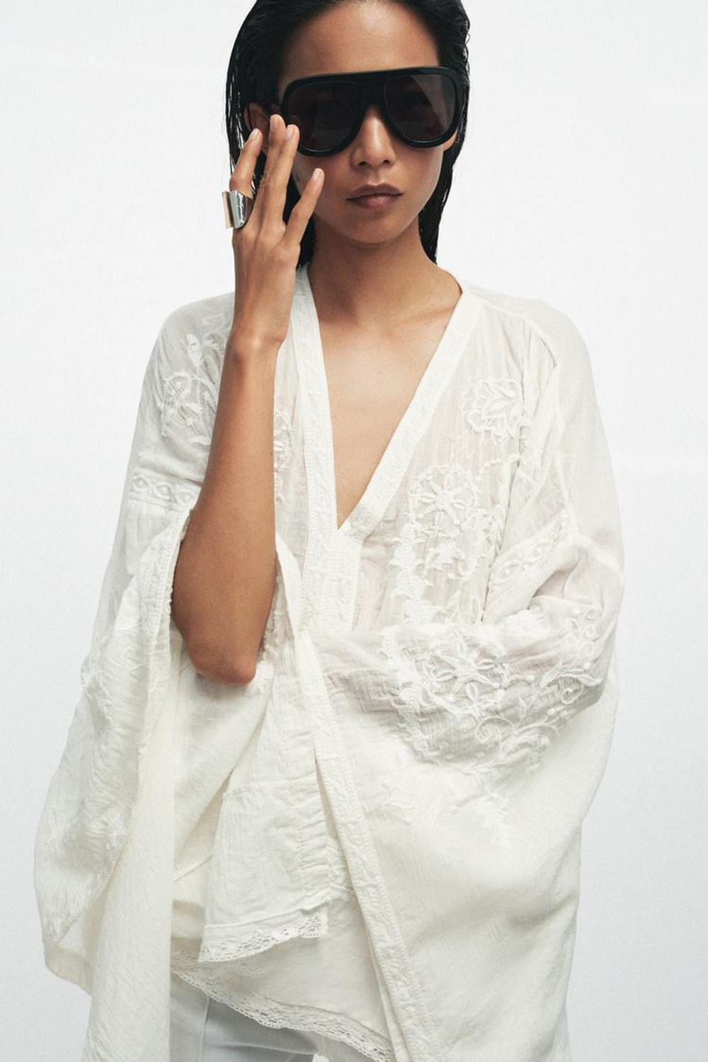 ZARA БЛУЗА С ВЫШИВКОЙ И НАКИДКОЙ — ZW COLLECTION, ЭКРЮ