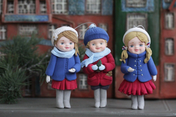 Елочная игрушка Пупсик из полимерной глины Мальчик в синей шапке