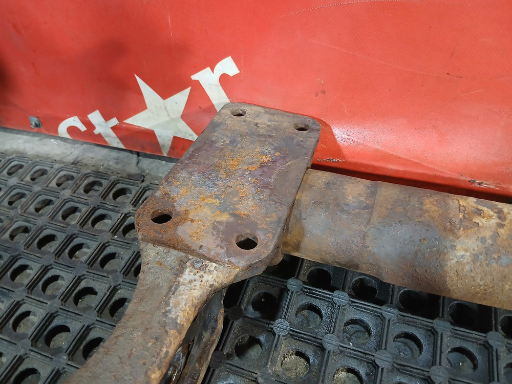 Кронштейн пневморессоры задний