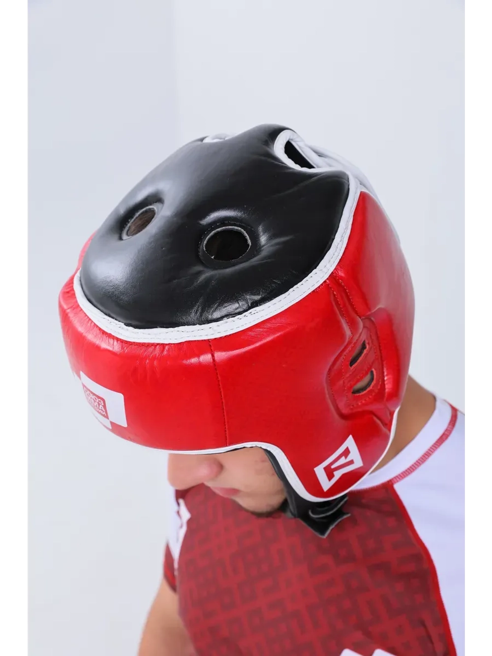 Соревновательный аккредитованный кожаный шлем