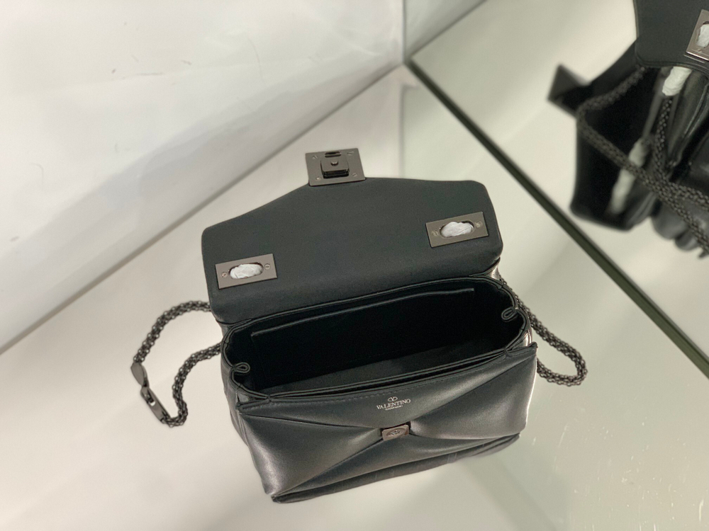 Valentino One Stud Bag with Chain 19 cm