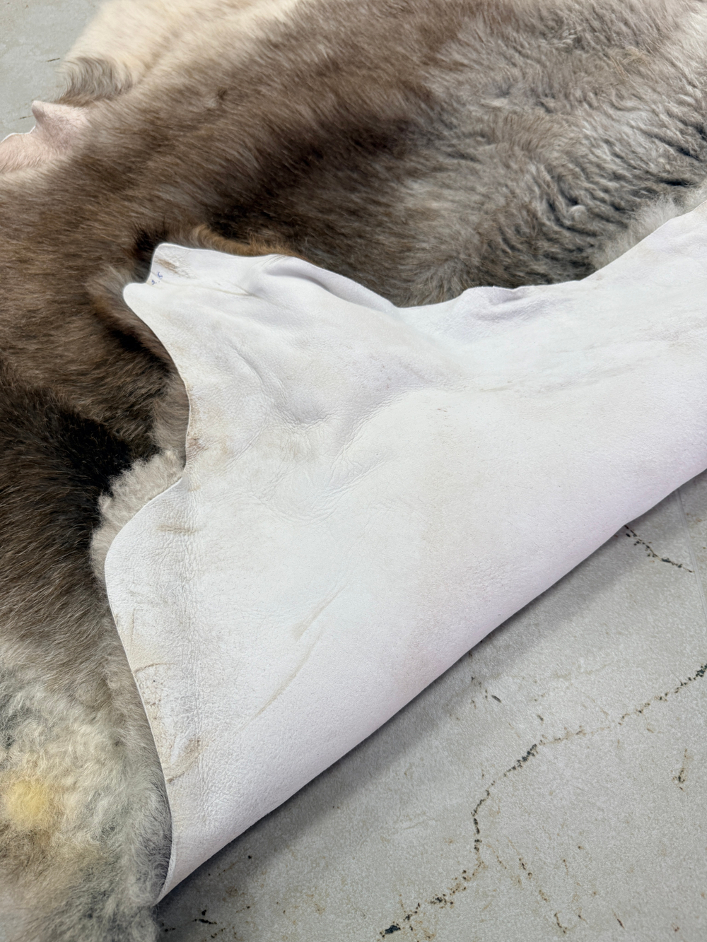 Шкура коврик меховой прикроватный овчина, 120х65 см.