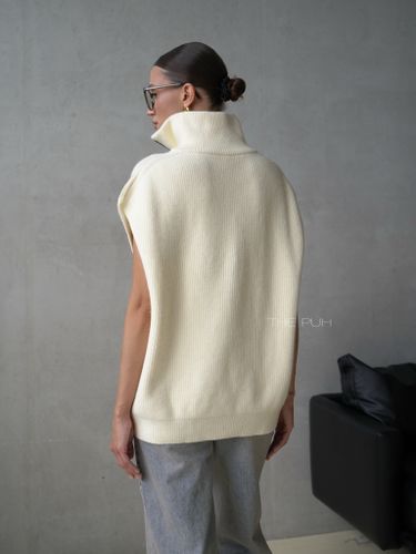 Молочный вязаный жилет на молнии