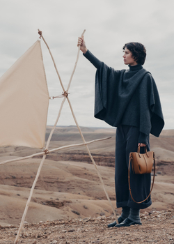 POLENE СУМКА CYME TOTE NANO, ЦВЕТ ВЕРБЛЮЖЬЕЙ ШЕРСТИ