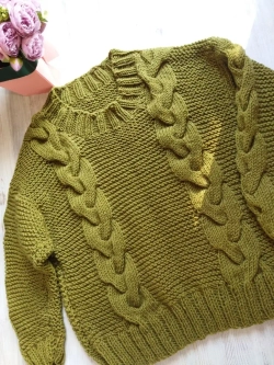 Свитер с косами