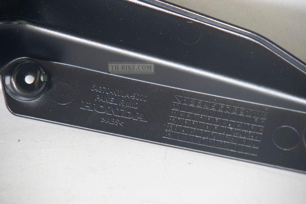 64370-KYJ-900ZG. PANEL, R. MIDDLE *NH1* (NH1 BLACK). Honda CBR250R/RA 2011-2014