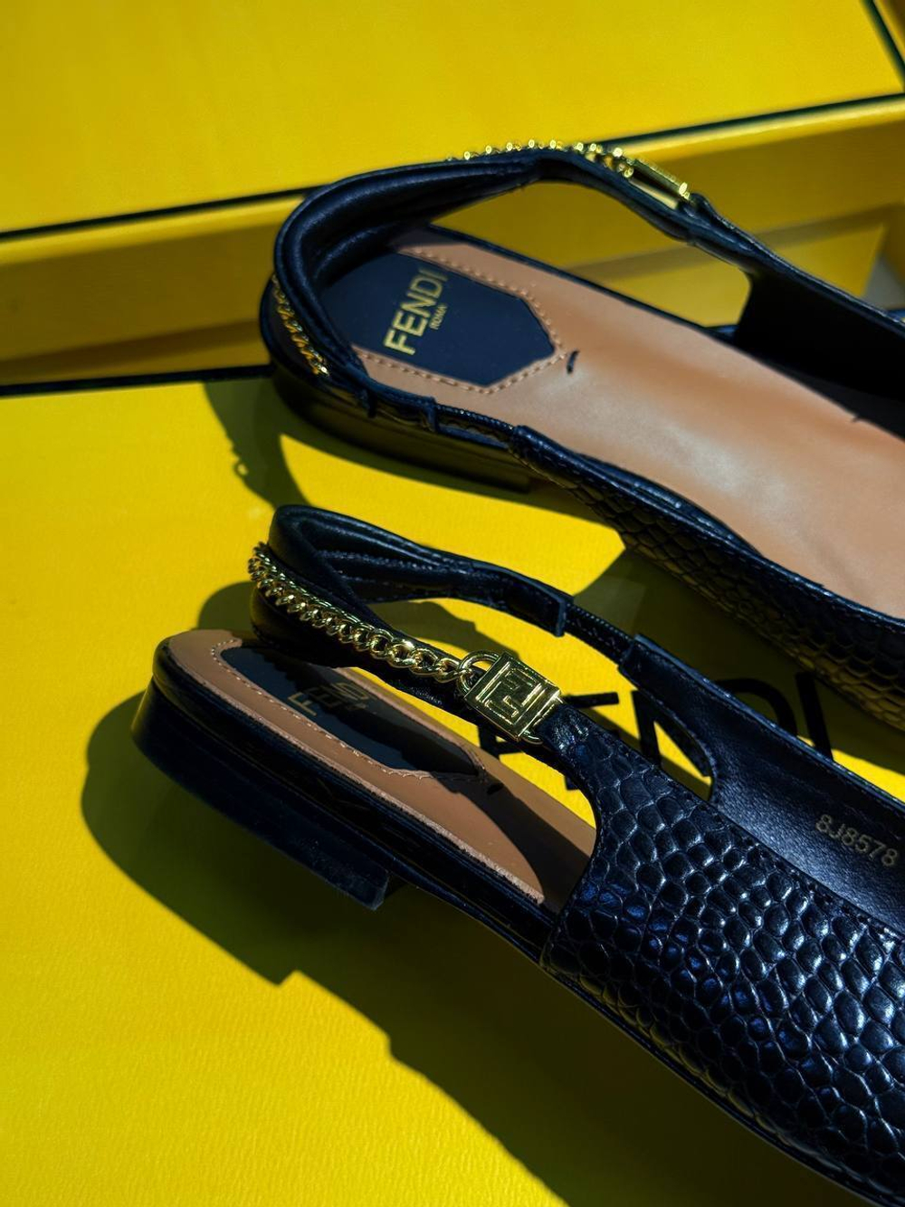 Босоножки Fendi
