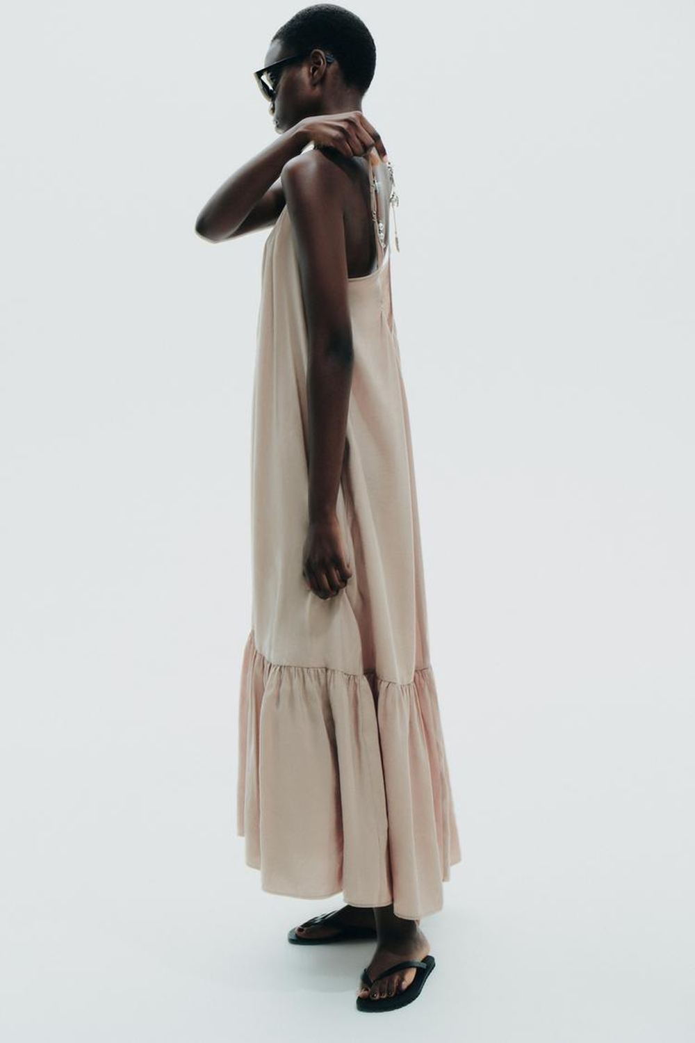 ZARA ПЛАТЬЕ МИДИ ИЗ СТРУЯЩЕЙСЯ ТКАНИ, КАМЕННО-СЕРЫЙ