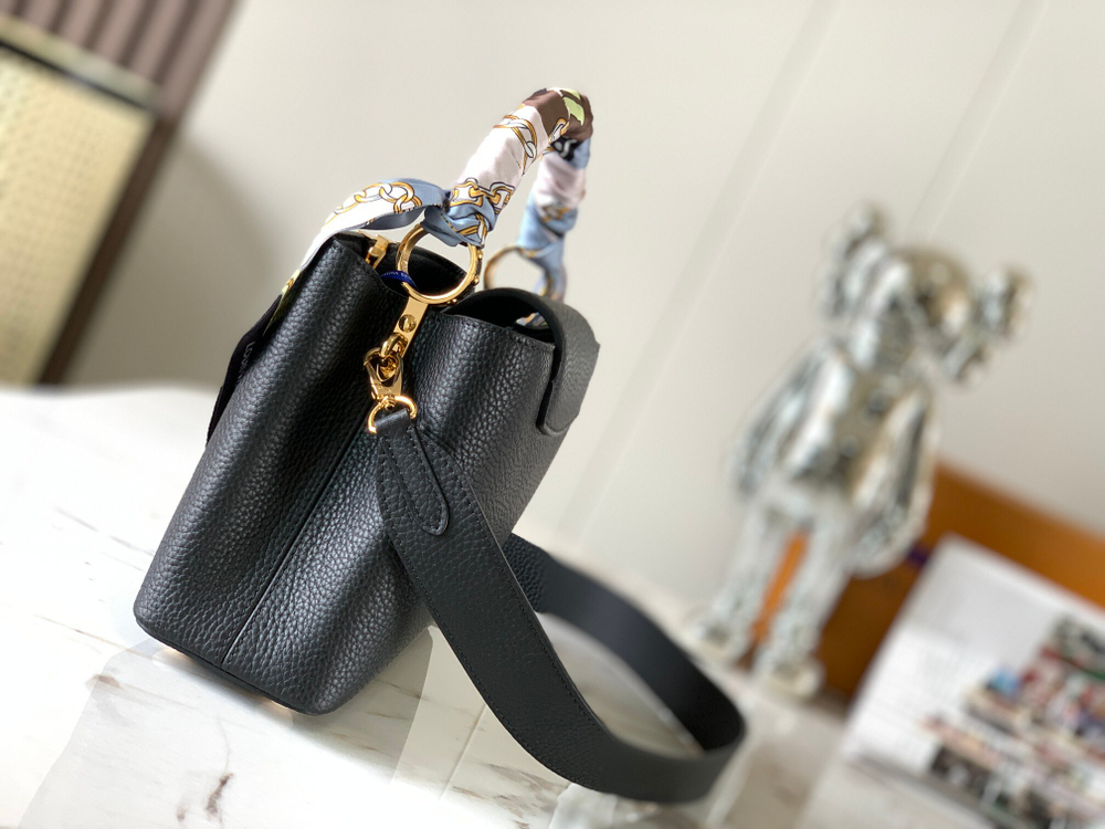 Louis Vuitton Capucines BB