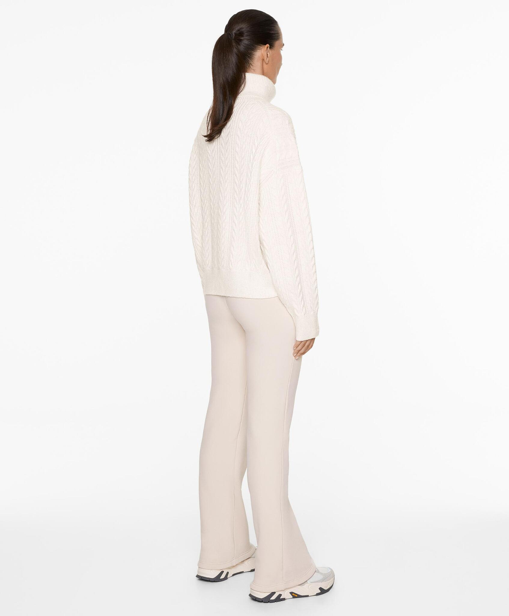 Oysho Вязаный свитер с высоким воротником, светлый экрю