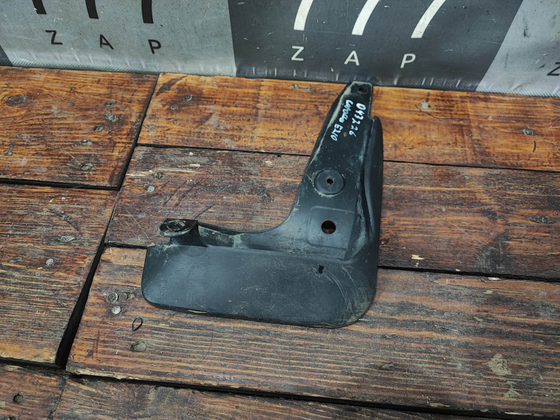 Брызговик передний правый Toyota Corolla (E210) 18-нв Б/У Оригинал 7662102230