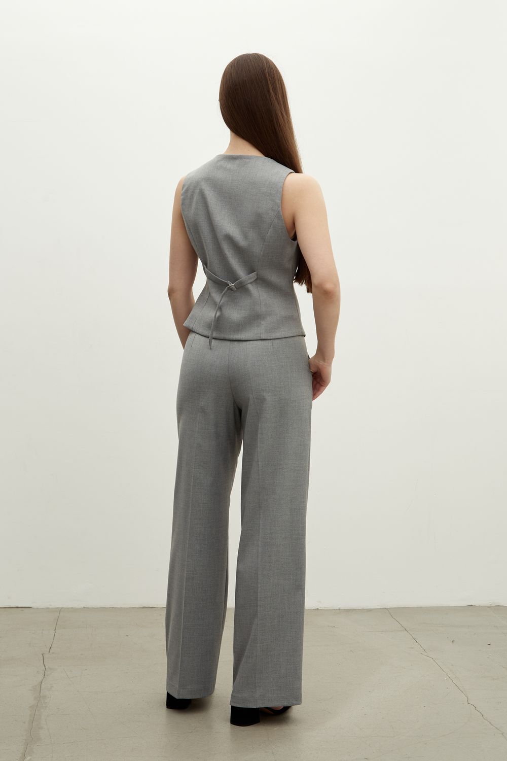 Комплект из серой вискозы: Брюки Палаццо на молнии + Жилет