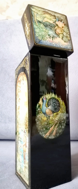 Подарочный футляр  под бутылку с полной росписью "Охота". (Палех)