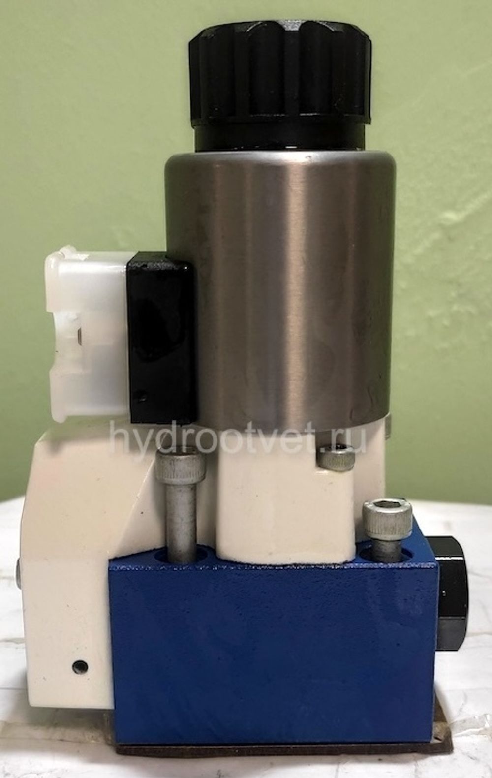 M-3SEW6U3X/420MG24N9K4 - Гидрораспределитель седельного типа Ду 6 с электроуправлением на 420 бар, схема U