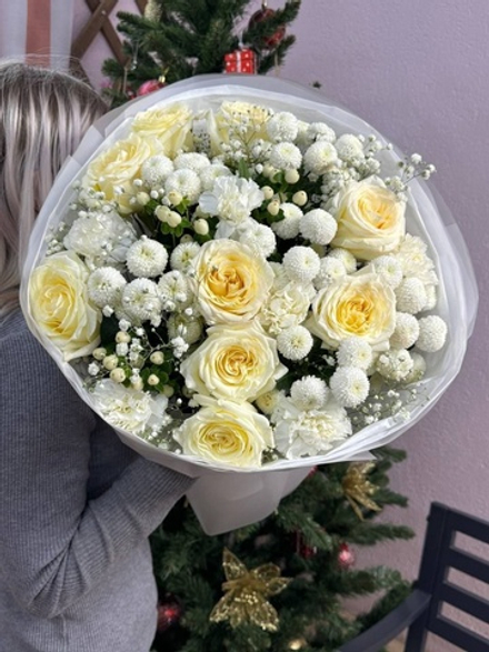 Авторский букет в белой гамме