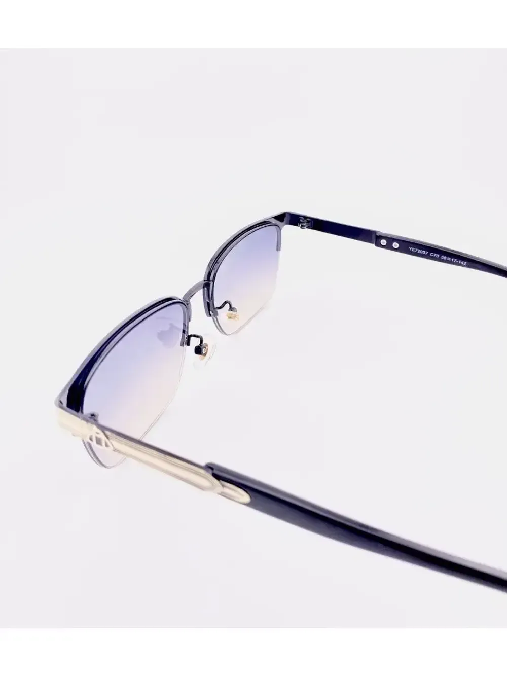 Очки солнцезащитные