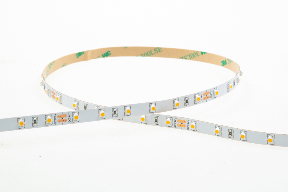Лента светодиодная SMD тёпло-белая DC24V 4, 8W/m 3000K 300Lm/m 60д/м CRI>95 IP20,  упаковка 5 метров,  ширина 8мм,  высота 2мм,  самоклейкая