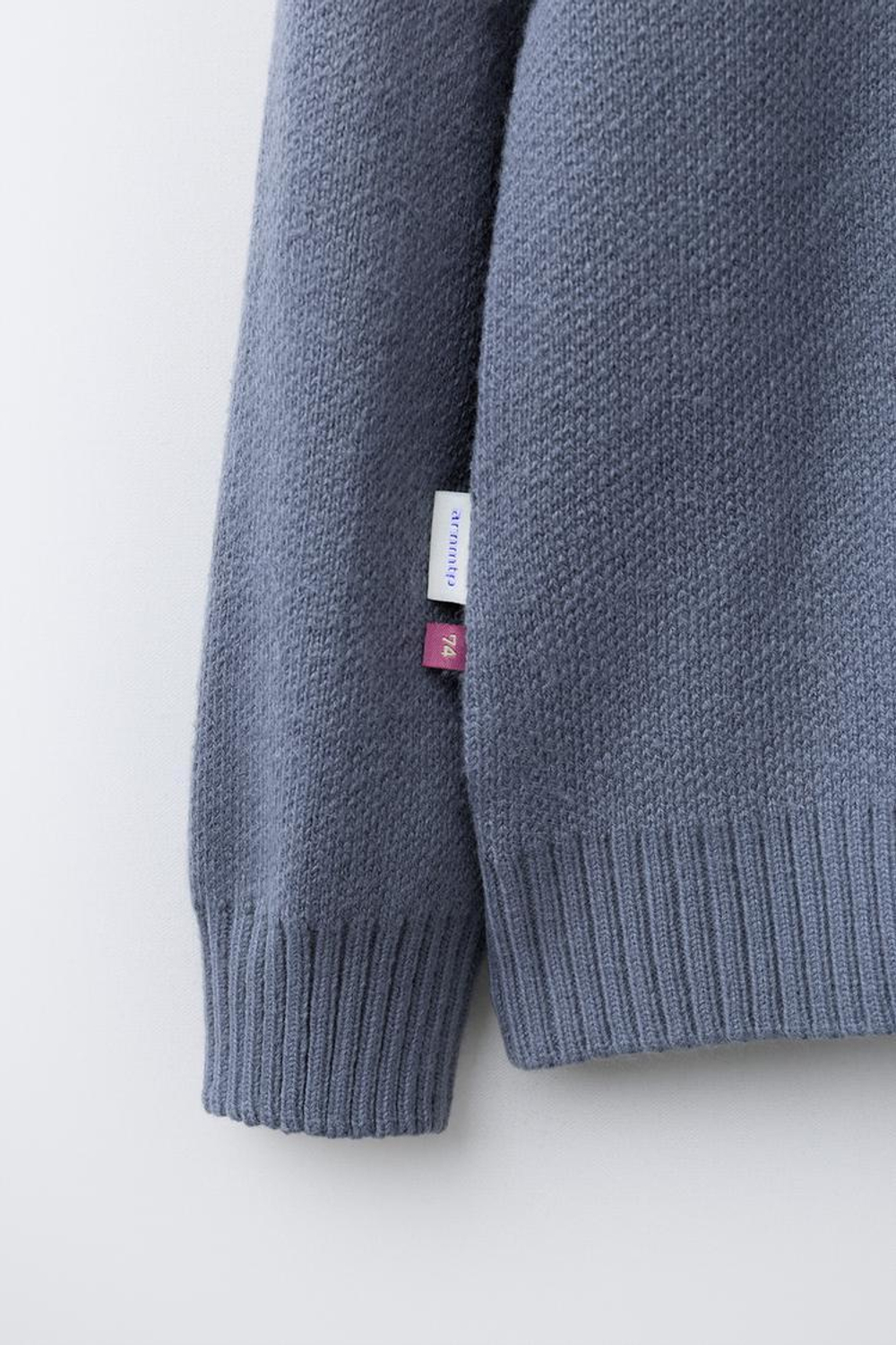 ZARA ВЯЗАНЫЙ ДЖЕМПЕР С ТЕКСТОВЫМ ПРИНТОМ, СИНЕВАТЫЙ