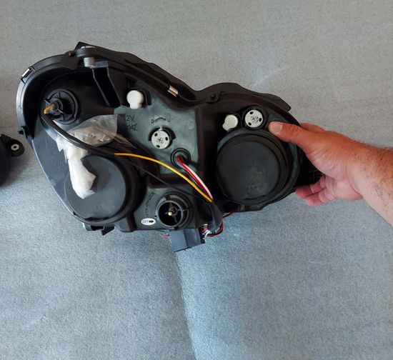 Передние фары Mercedes C W203 angel eyes black