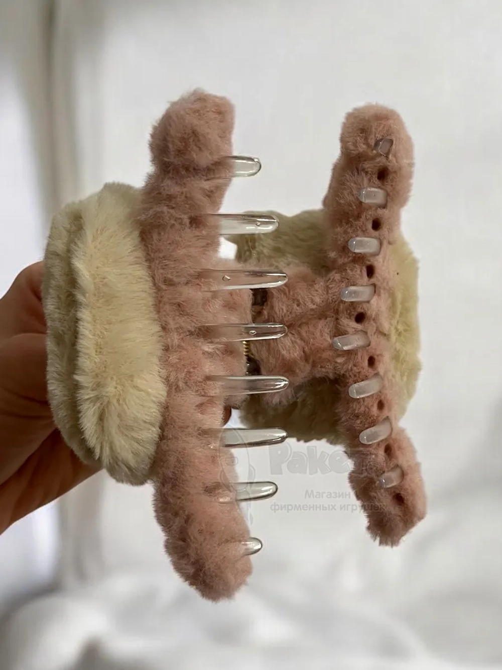 Заколка крабик краб для волос пушистый плюшевый Hello Kitty