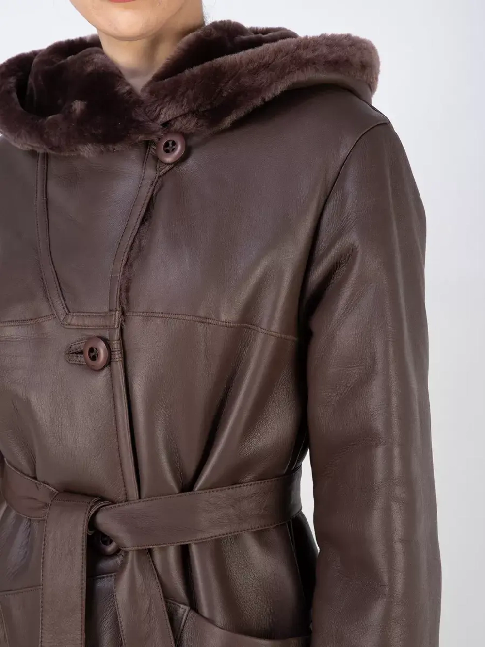 Дубленка зимняя натуральная с капюшоном