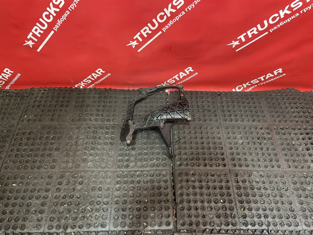 Кронштейн фары правой 2020г.