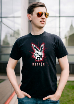 Футболка черная с принтом Кролик Энерджи