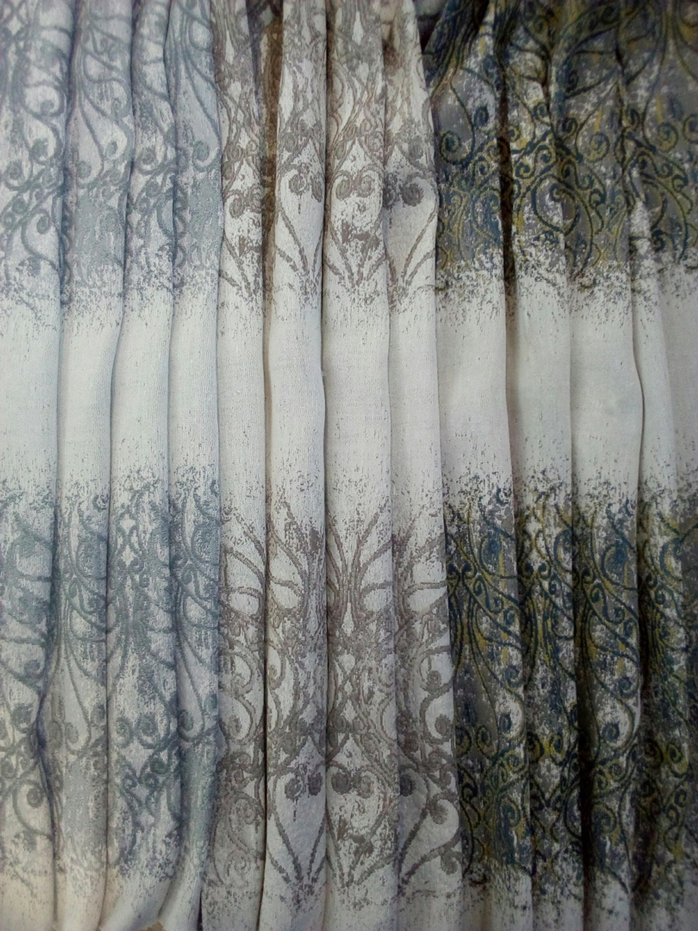 Портьера - хлопок с горизонтальным кованым рисунком.