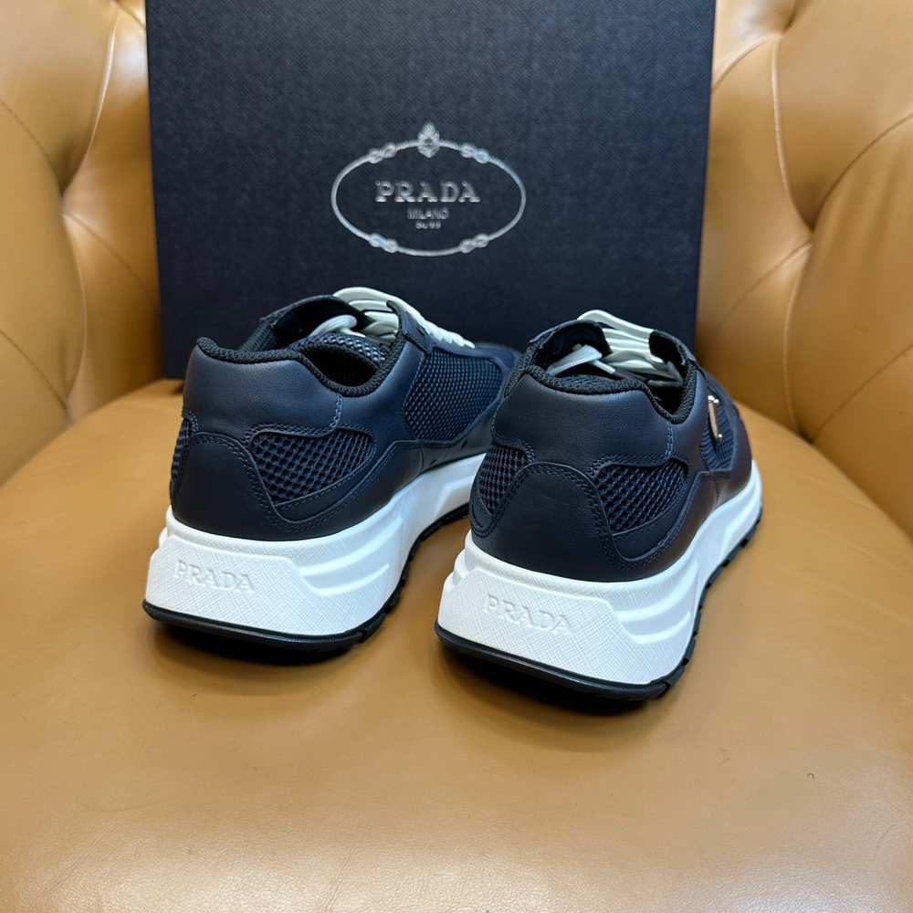 Классические сетчатые кроссовки