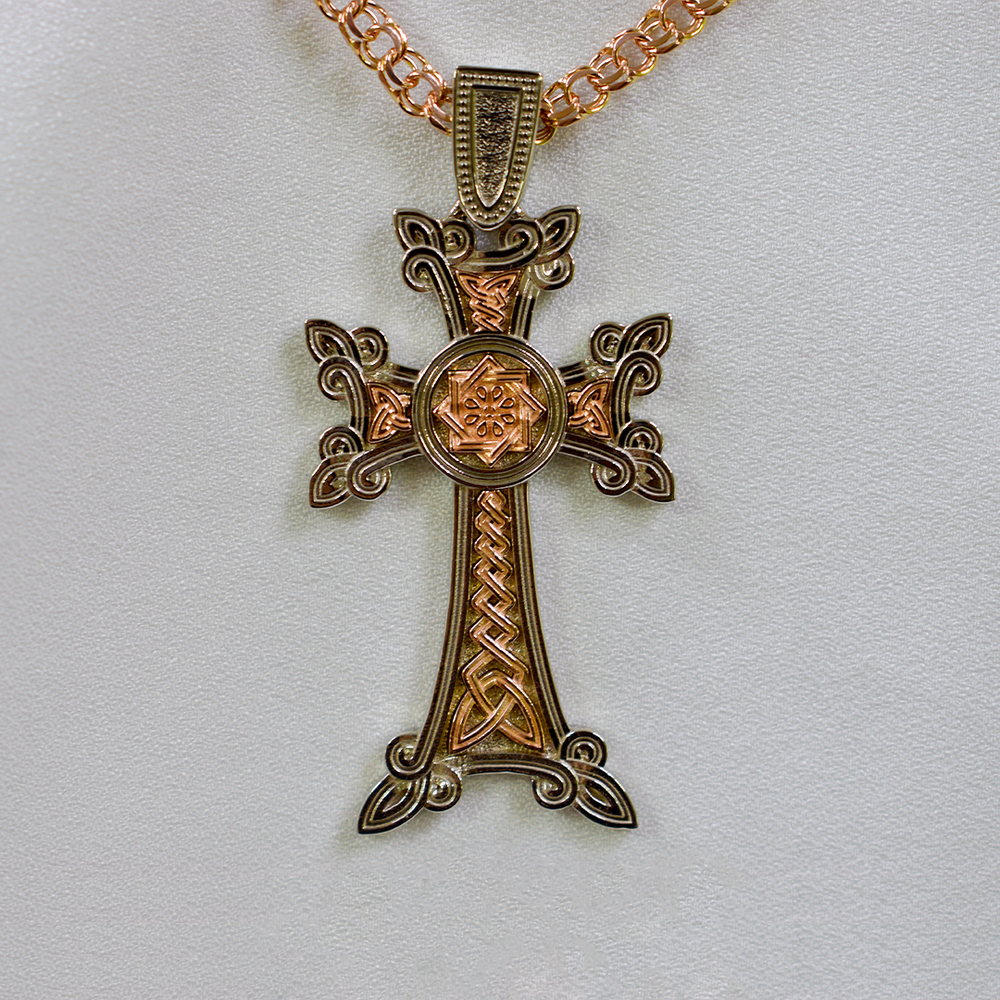 Крест с органическими мотивами