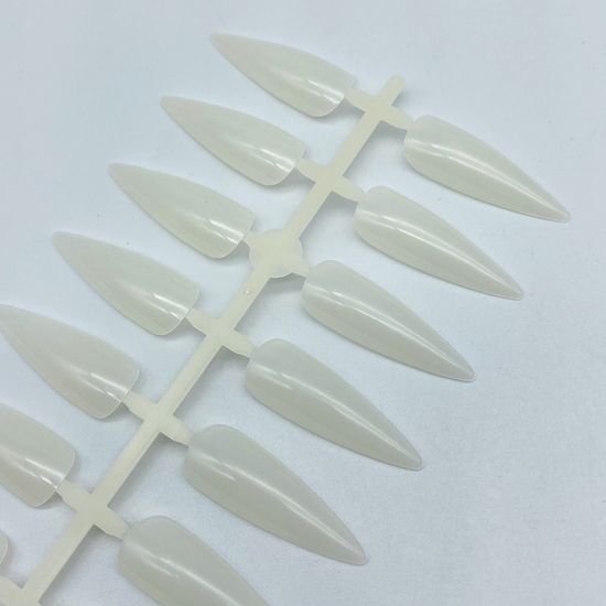 Типсы для демонстрации отрывные "Острый миндаль" 30 мм молочные