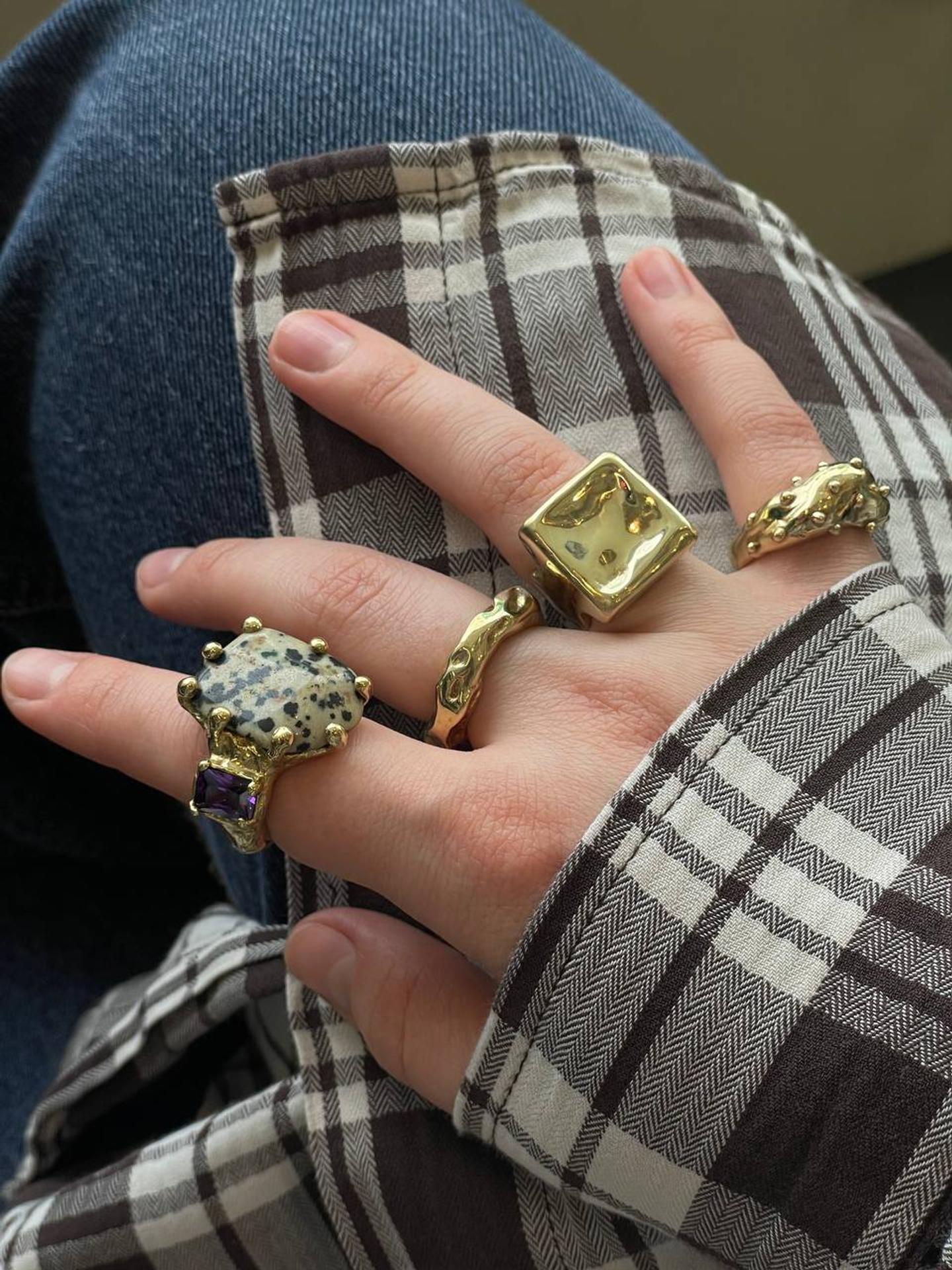 Кольцо Круэлла, далматиновая яшма и фианит